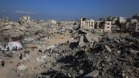 Military Armored Vehicles Push into Key Gazan Residential District