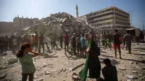 Intensified Military Bombardment Unfolds in Gaza