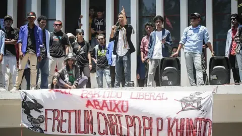 Timor-Leste Abandons Proposal to Grant Free Cars for Parliamentarians After Mass Demonstrations