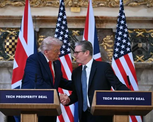 Trump Directs Criticism on Putin and Praises UK in Press Conference with Starmer